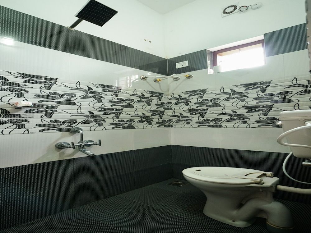 OYO 13548 Leaf Garden Cottage Standard Room 17