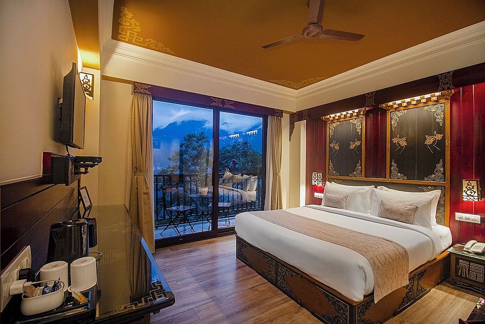 Tara Room with Balcony and Valley View