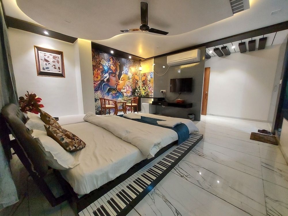 Luxury Suite