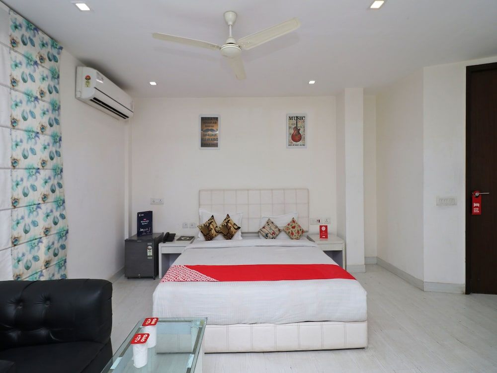 OYO 12346 Siris Inn Double or Twin Room 7