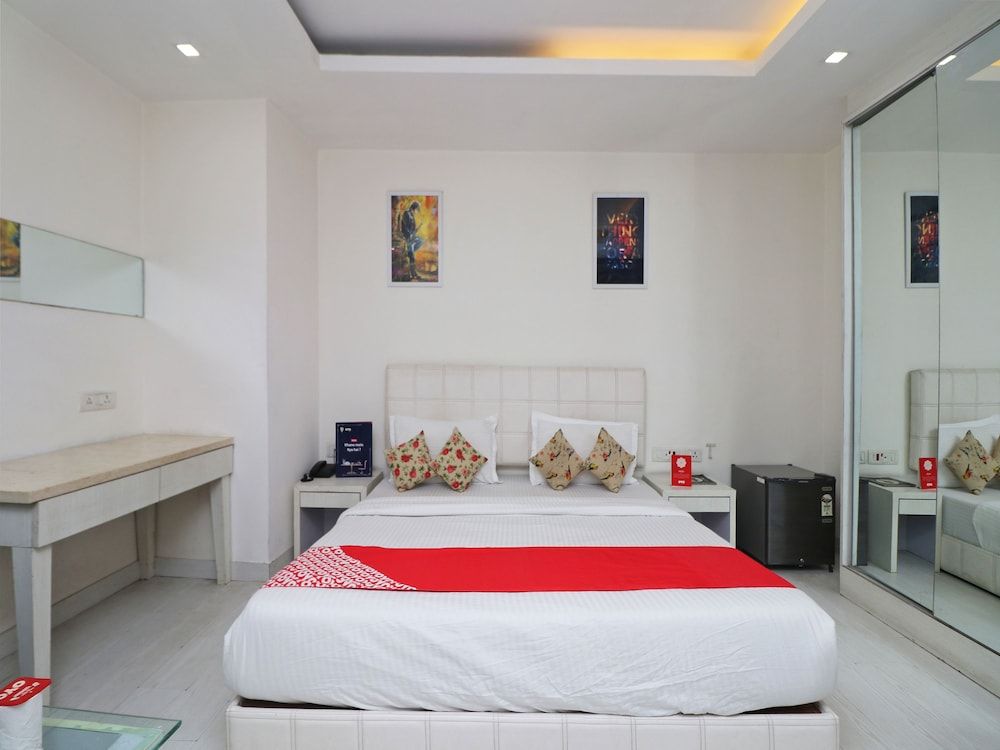 OYO 12346 Siris Inn Double or Twin Room 5