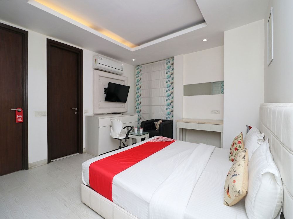 OYO 12346 Siris Inn Double or Twin Room 4