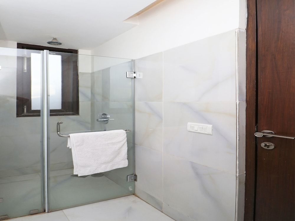 OYO 12346 Siris Inn Double or Twin Room 6