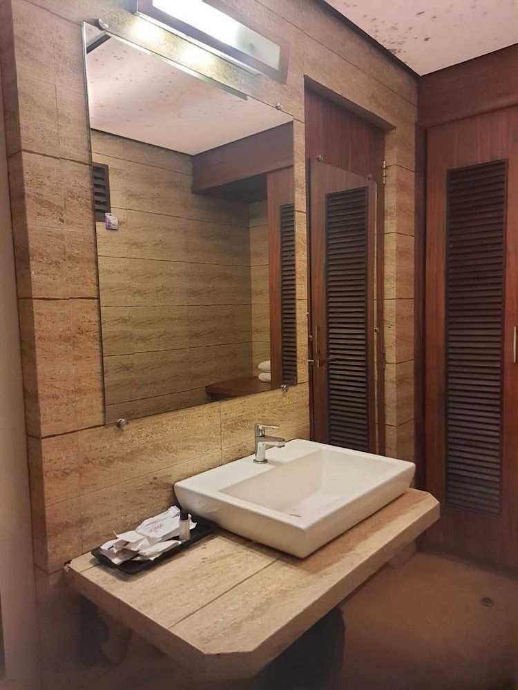 Adamo The Village Deluxe Room 12