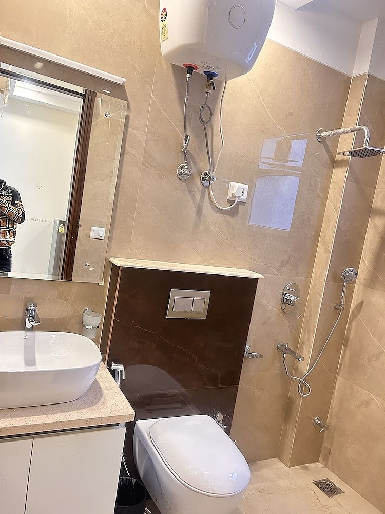 Lime Tree 1BHK Service Apartment Deluxe Double Room 7