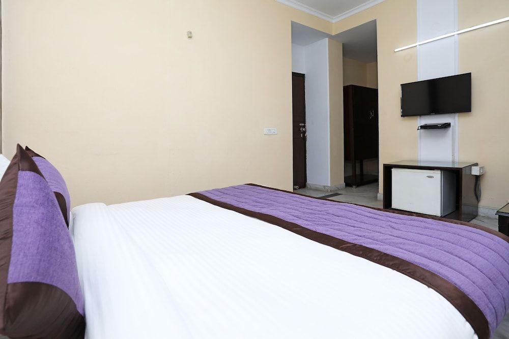 OYO 10057 Hotel Laksh Residency Double or Twin Room 9