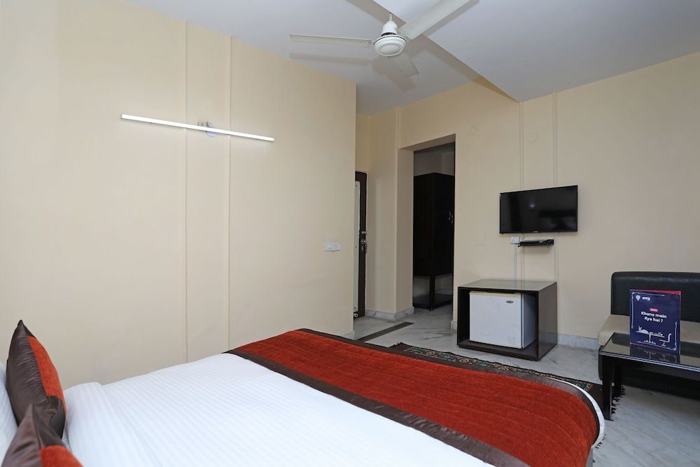 OYO 10057 Hotel Laksh Residency Double or Twin Room 4