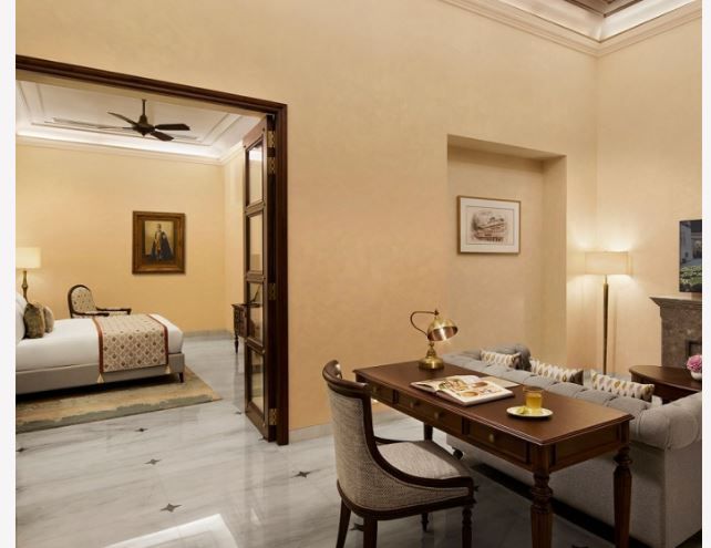 DELUXE SUITE