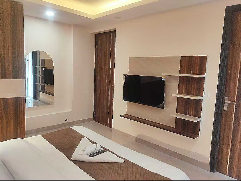 LimeWood Stay Gold-1BHK APARTMENT NEAR ARTEMIS HOSPITAL 1 BHK Apartment with Private Balcony 5
