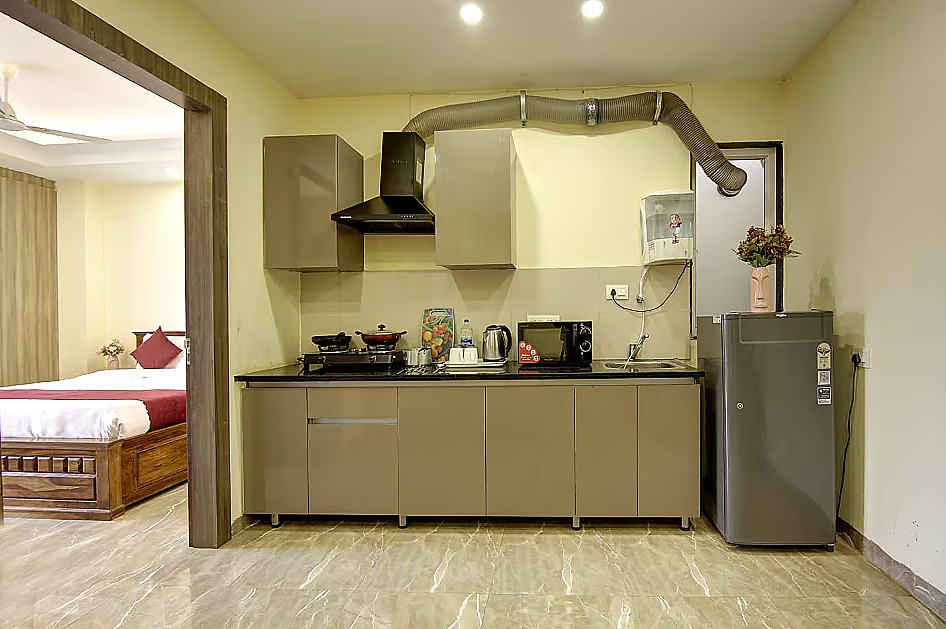 LimeWood Stay Gold-1BHK APARTMENT NEAR ARTEMIS HOSPITAL 1 BHK Apartment with Private Balcony 3