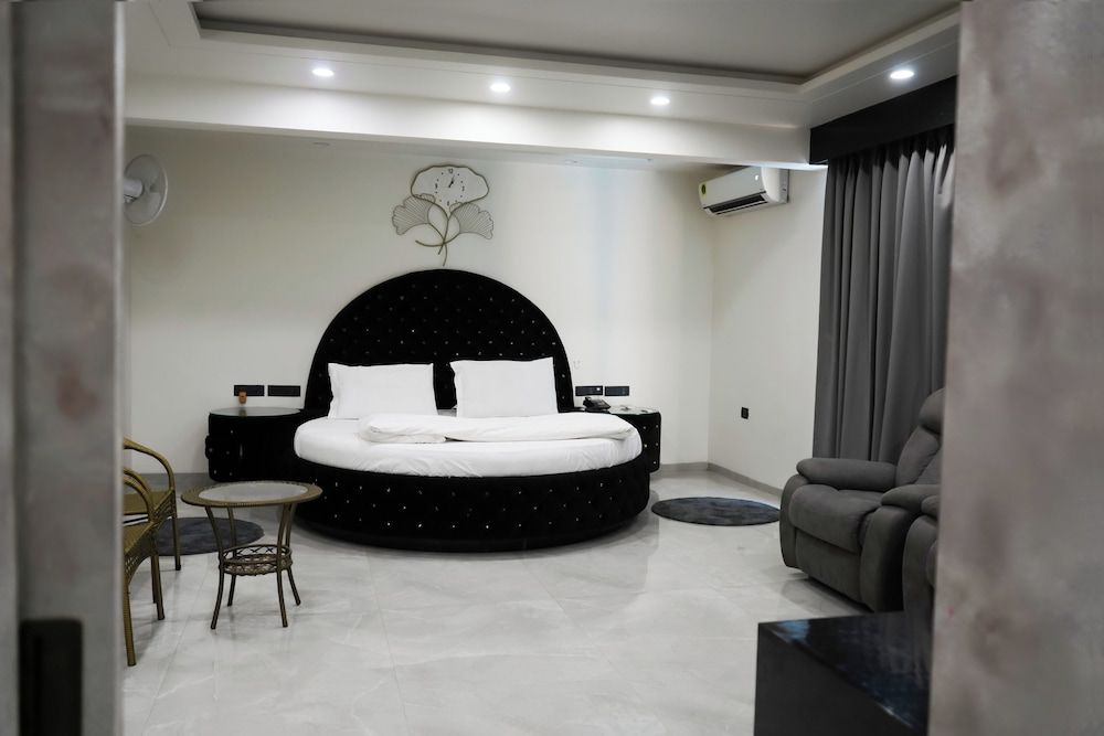 Meadow Suite with Private Balcony