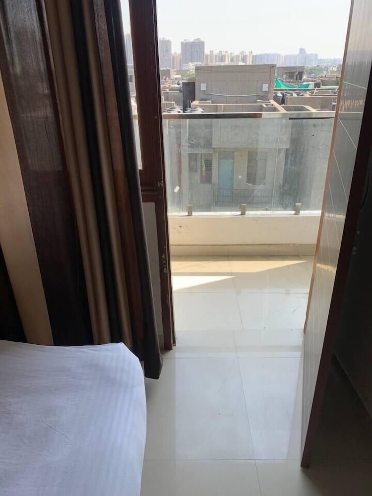 Earth View Residency Deluxe Room 6