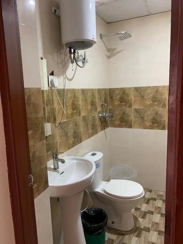 Earth View Residency Deluxe Room 3