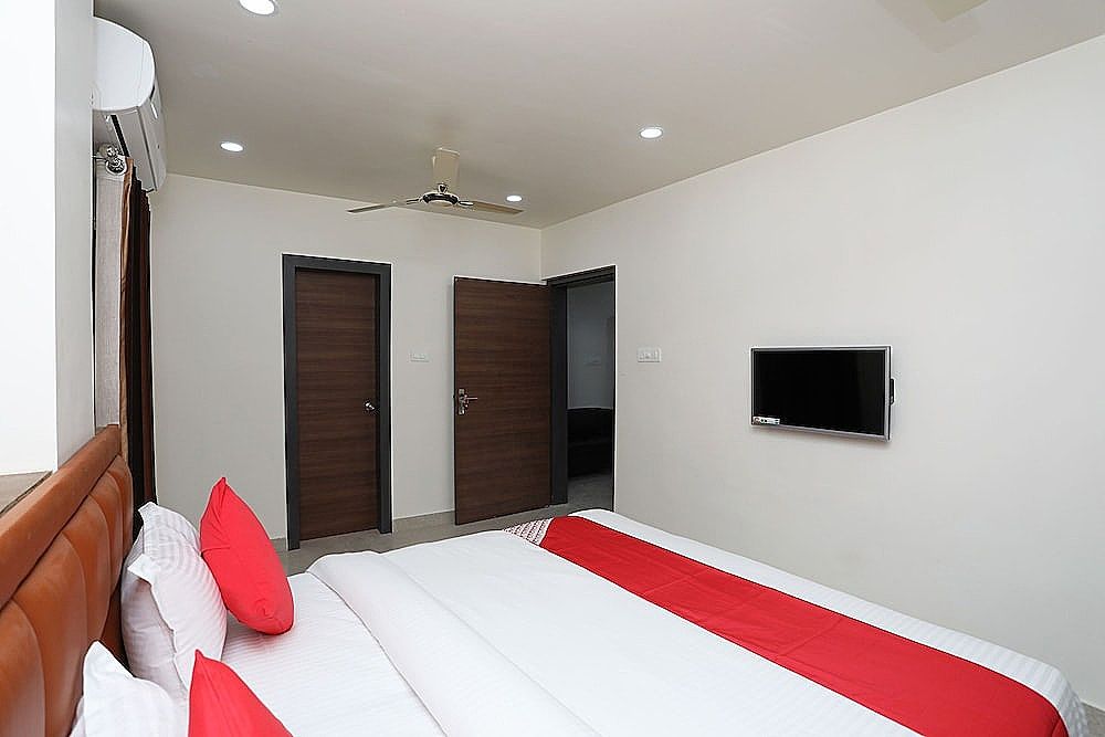 OYO 23251 Prime Residency Standard Room 9