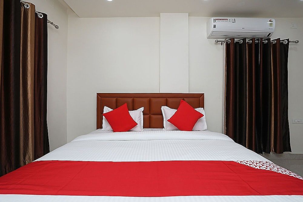 OYO 23251 Prime Residency Standard Room 7