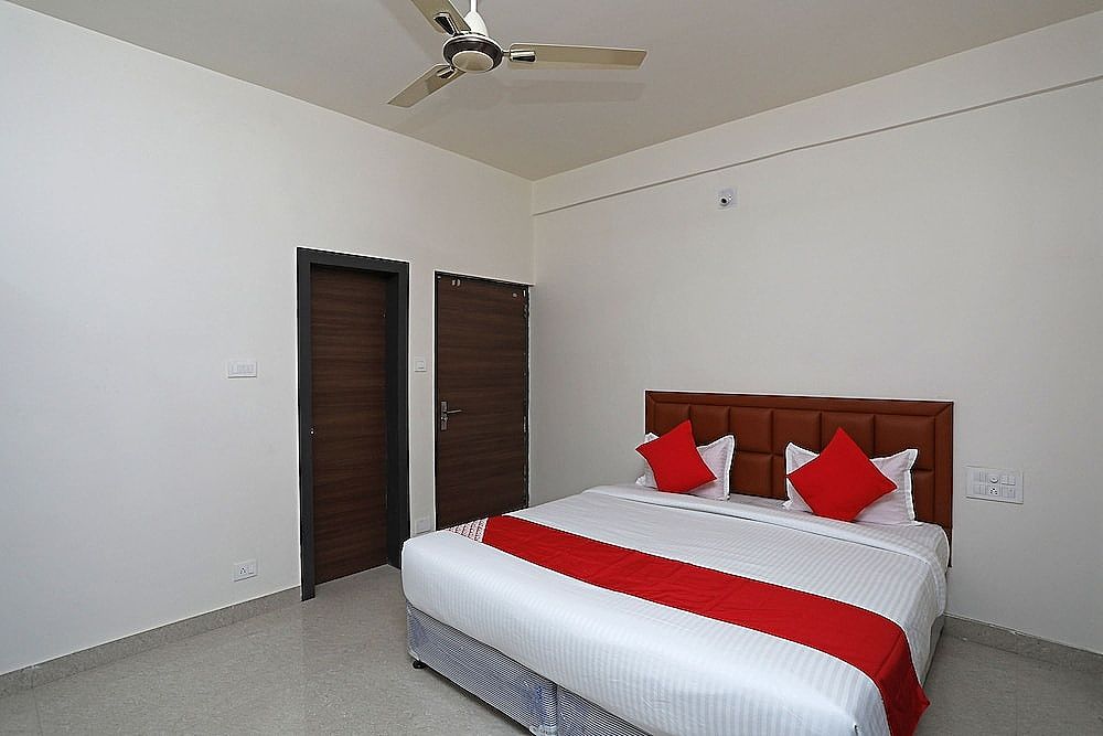 OYO 23251 Prime Residency Standard Room 8