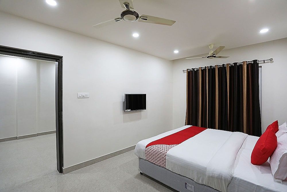 OYO 23251 Prime Residency Standard Room 6