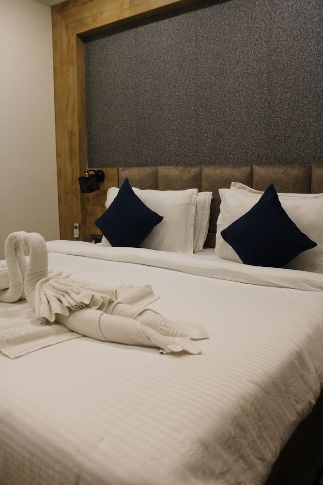 Clarks Collection Somnath Deluxe Room 2