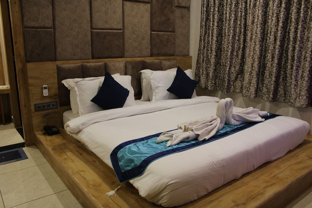 Clarks Collection Somnath Deluxe Room 3