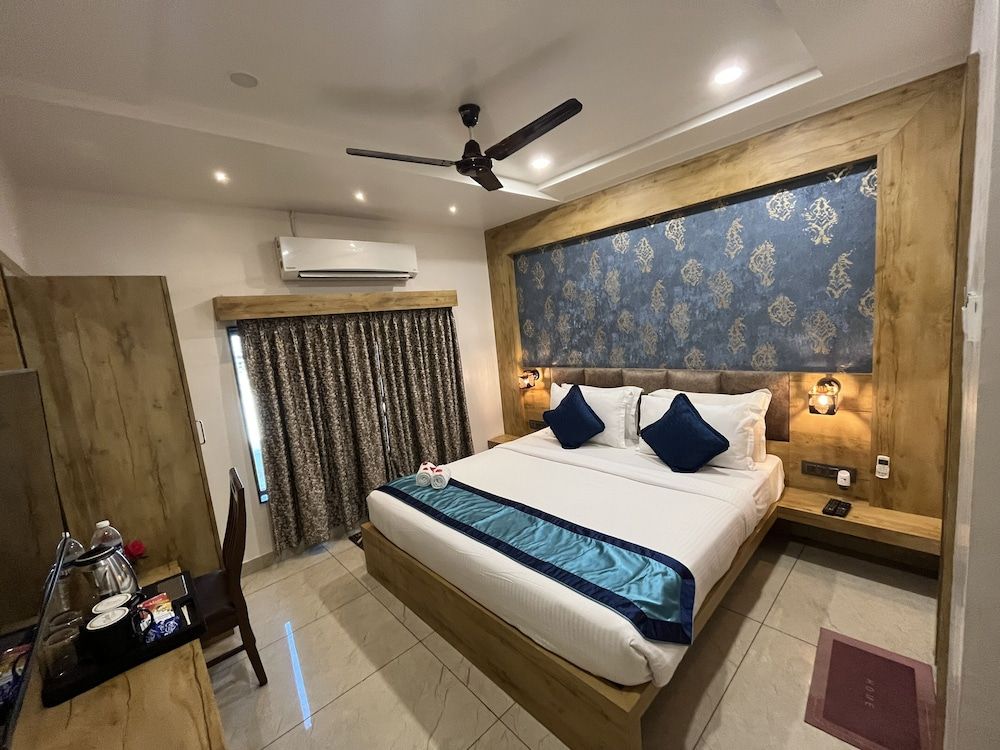 Clarks Collection Somnath Deluxe Room