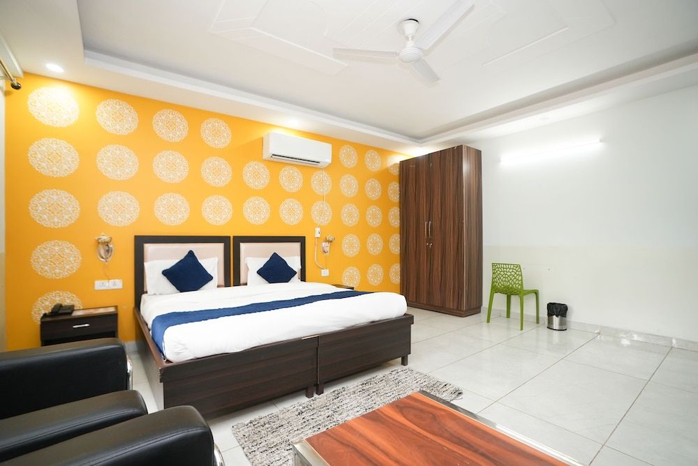 Tanvi Premium Residency Premium Room with Balcony 2