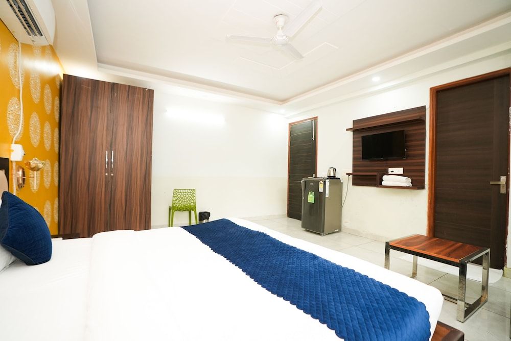 Tanvi Premium Residency Premium Room with Balcony 15