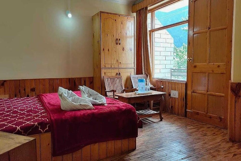 Antriksh Cottage Manali Deluxe Room 2