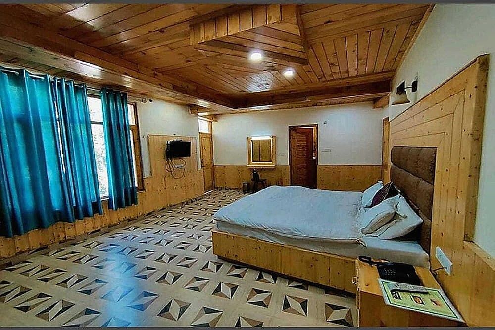 Antriksh Cottage Manali Family Suite 3