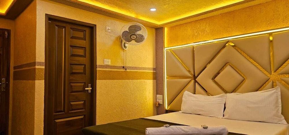 Anugraha Houseboats Deluxe Double Room 5