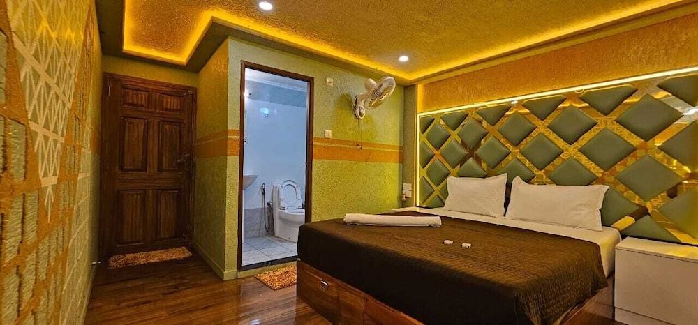 Anugraha Houseboats Deluxe Double Room 7