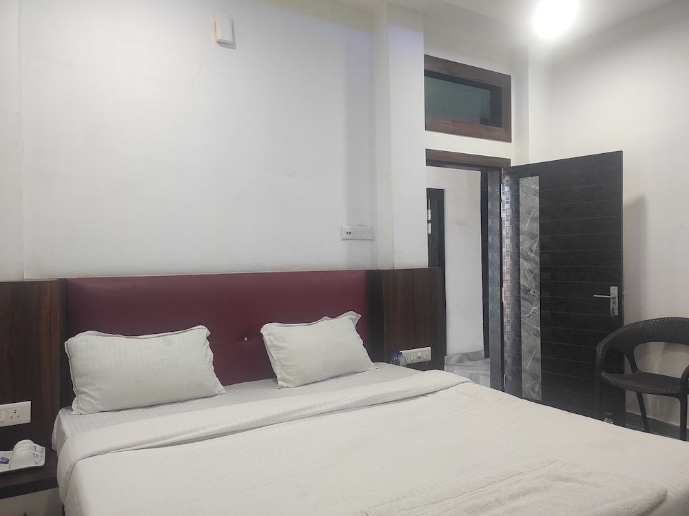 Hotel SG Hub Tower Standard Room