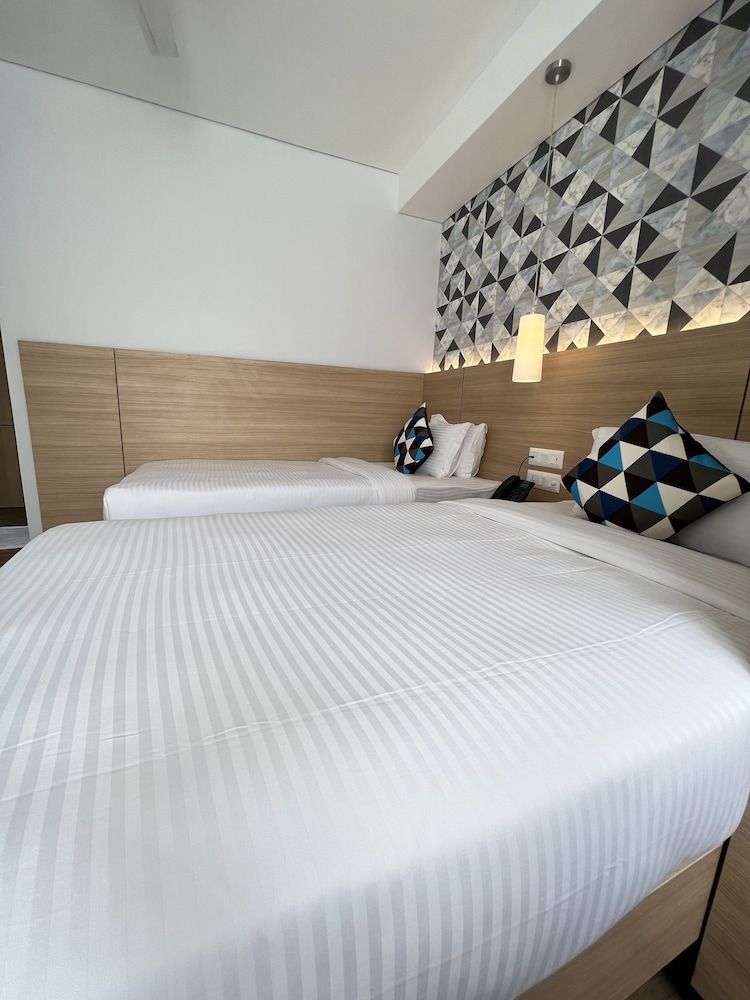 Aurora Boutique Hotel Deluxe Twin Room 5