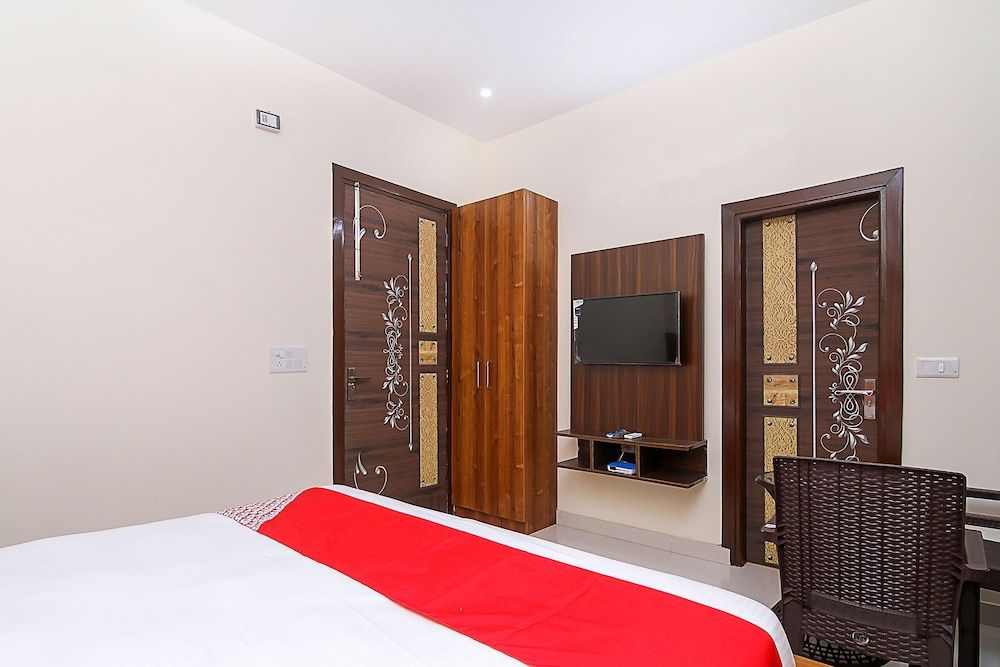 OYO 16953 The Grace Residency Standard Room 16