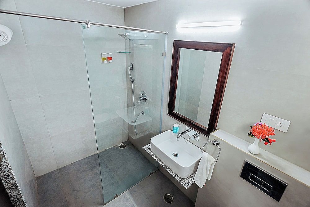 Lake View Hotel Revaas Deluxe Double Room 6