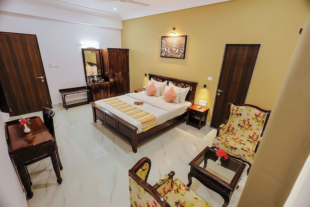 Lake View Hotel Revaas Deluxe Double Room 2