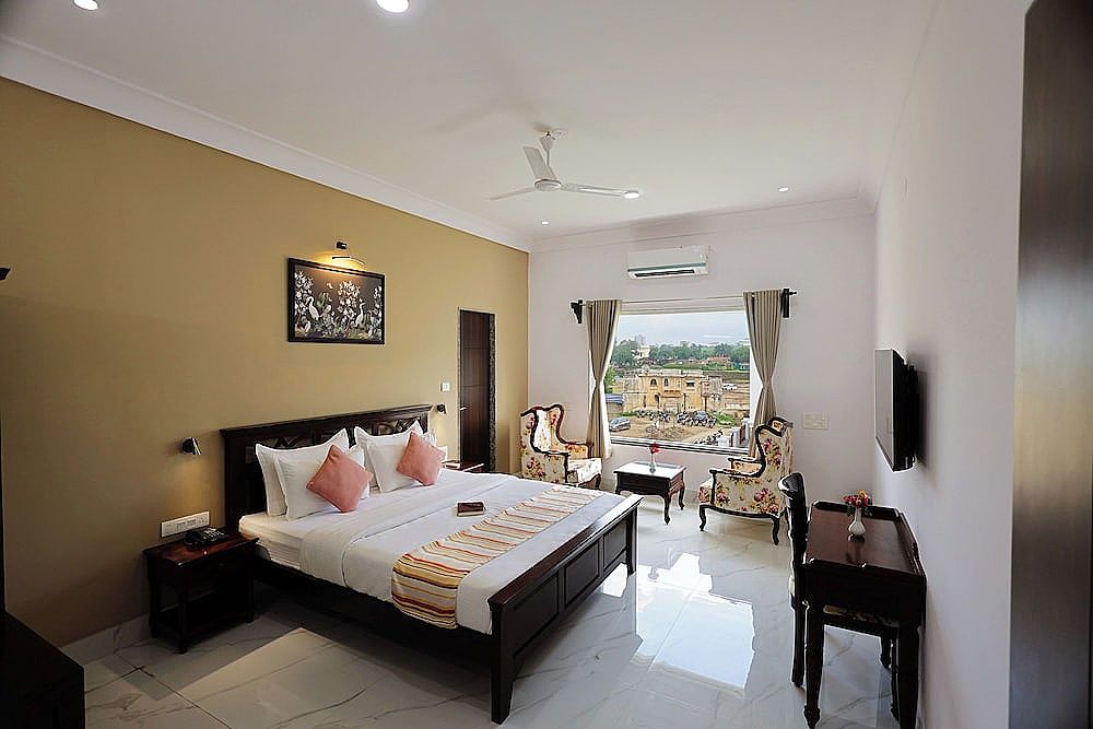 Lake View Hotel Revaas Deluxe Double Room