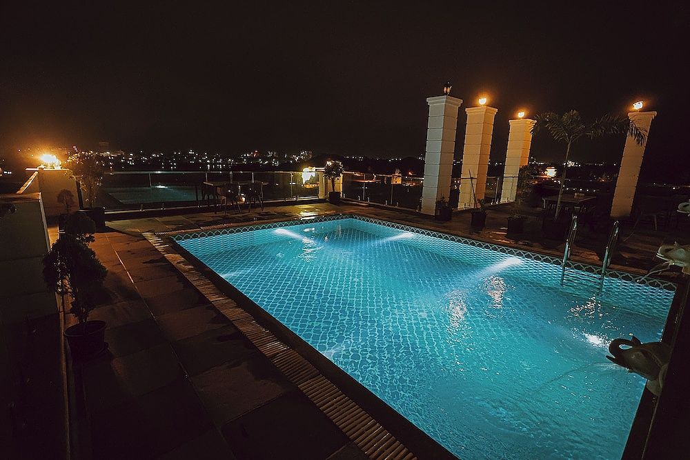 Rooftop pool