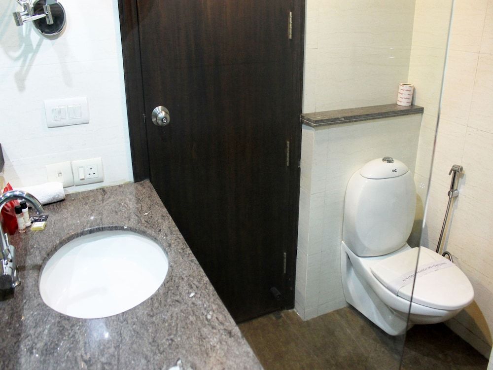 OYO 14287 101 stays Double or Twin Room 8