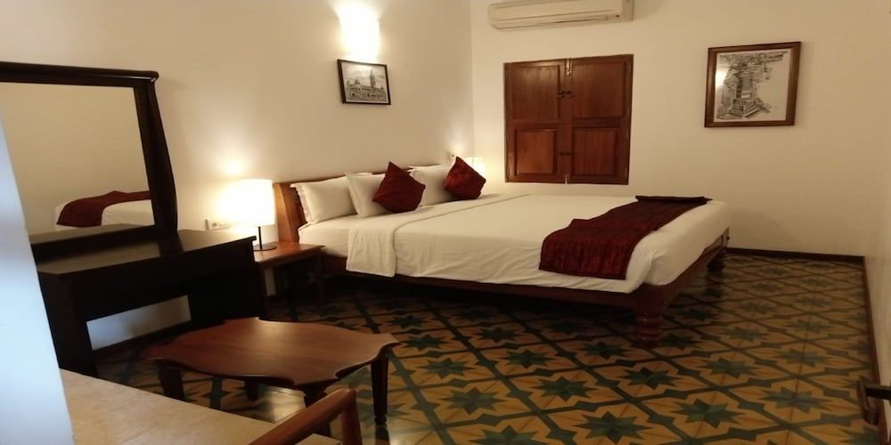 Petit Palais by CROSSWAY Classic Room 5