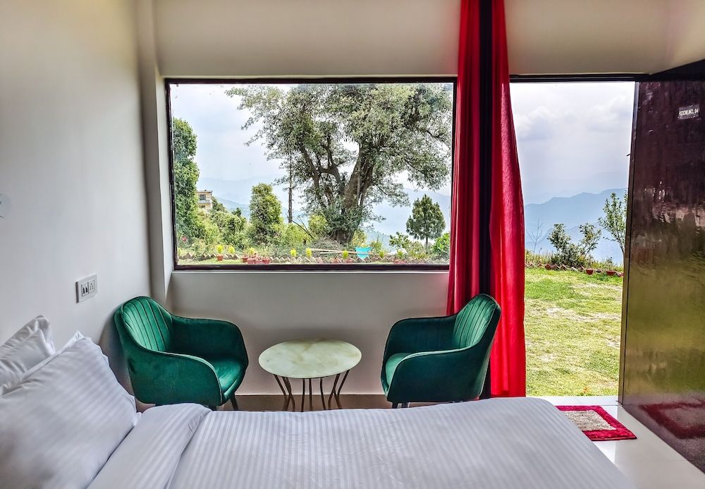 Haut Monde Kings Paradise Resort Semi Deluxe Room 6