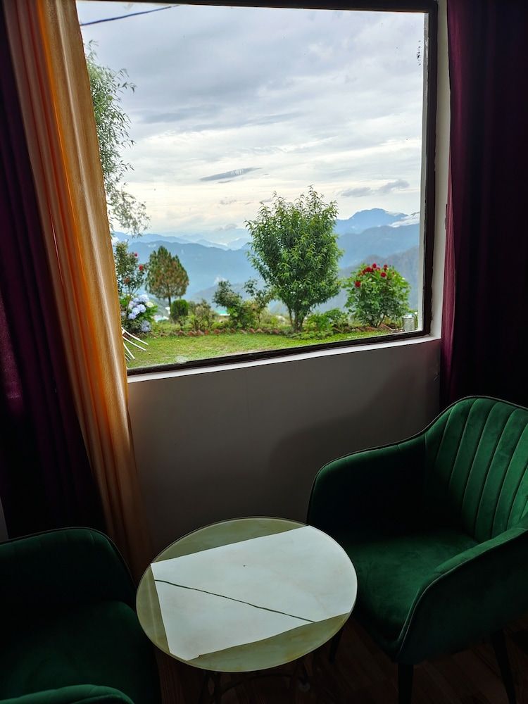 Haut Monde Kings Paradise Resort Semi Deluxe Room 7