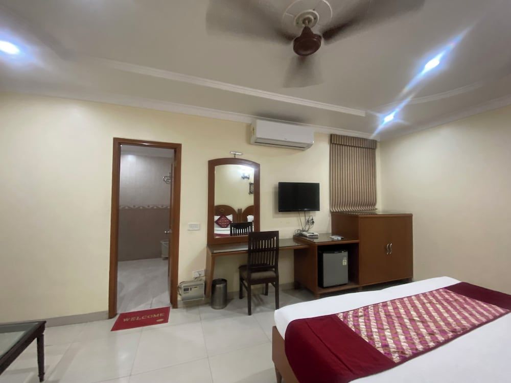 Jalandhar Corporate Suites -Banquet Hall Deluxe Double Room 16