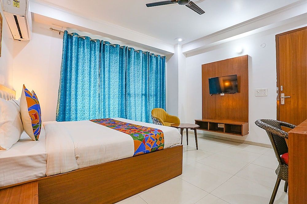 Rejoice Venture Sec-52 Deluxe Double Room 4