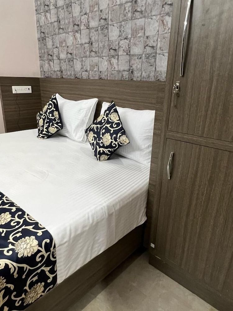 R G Bilkha Hotel And Resorts Deluxe Room