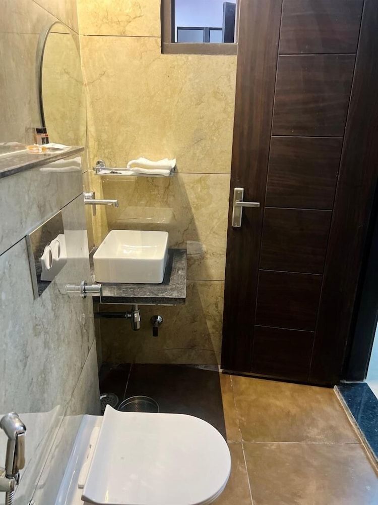 R G Bilkha Hotel And Resorts Deluxe Room 12