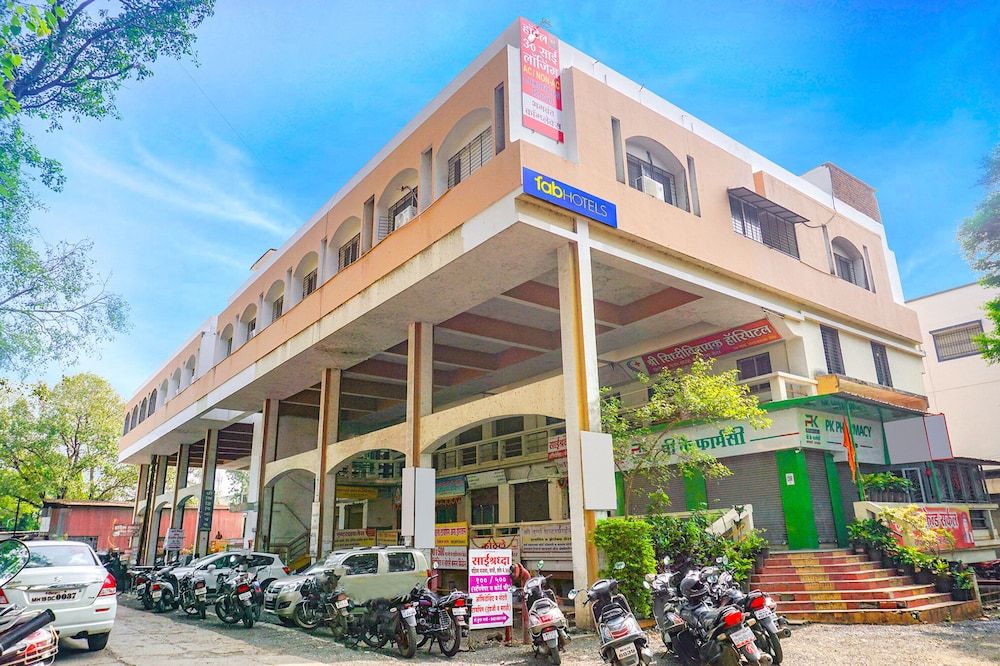 Fabhotel Om Sai
