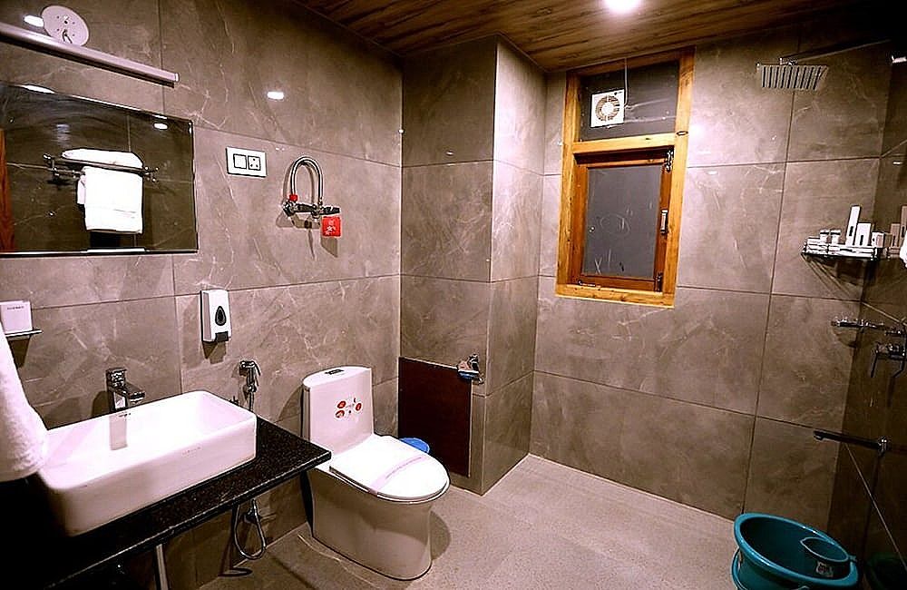 Hotel Polaris Manali Deluxe Double Room 3
