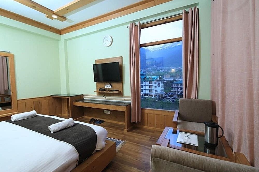 Hotel Polaris Manali Deluxe Double Room 6