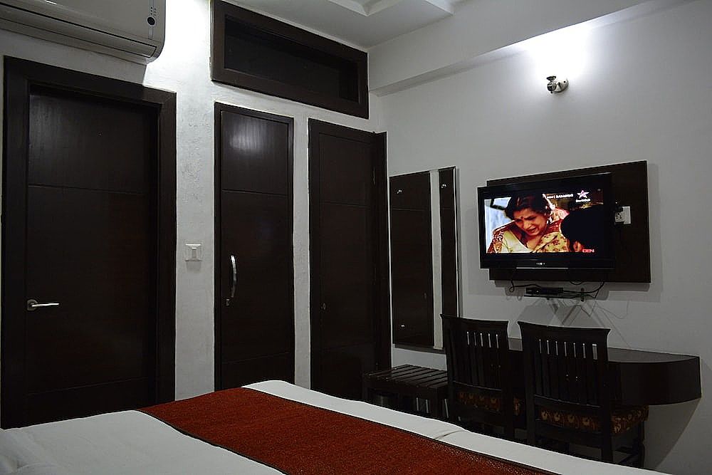 Hotel Samovar by Goyal Hoteliers Deluxe Room 11