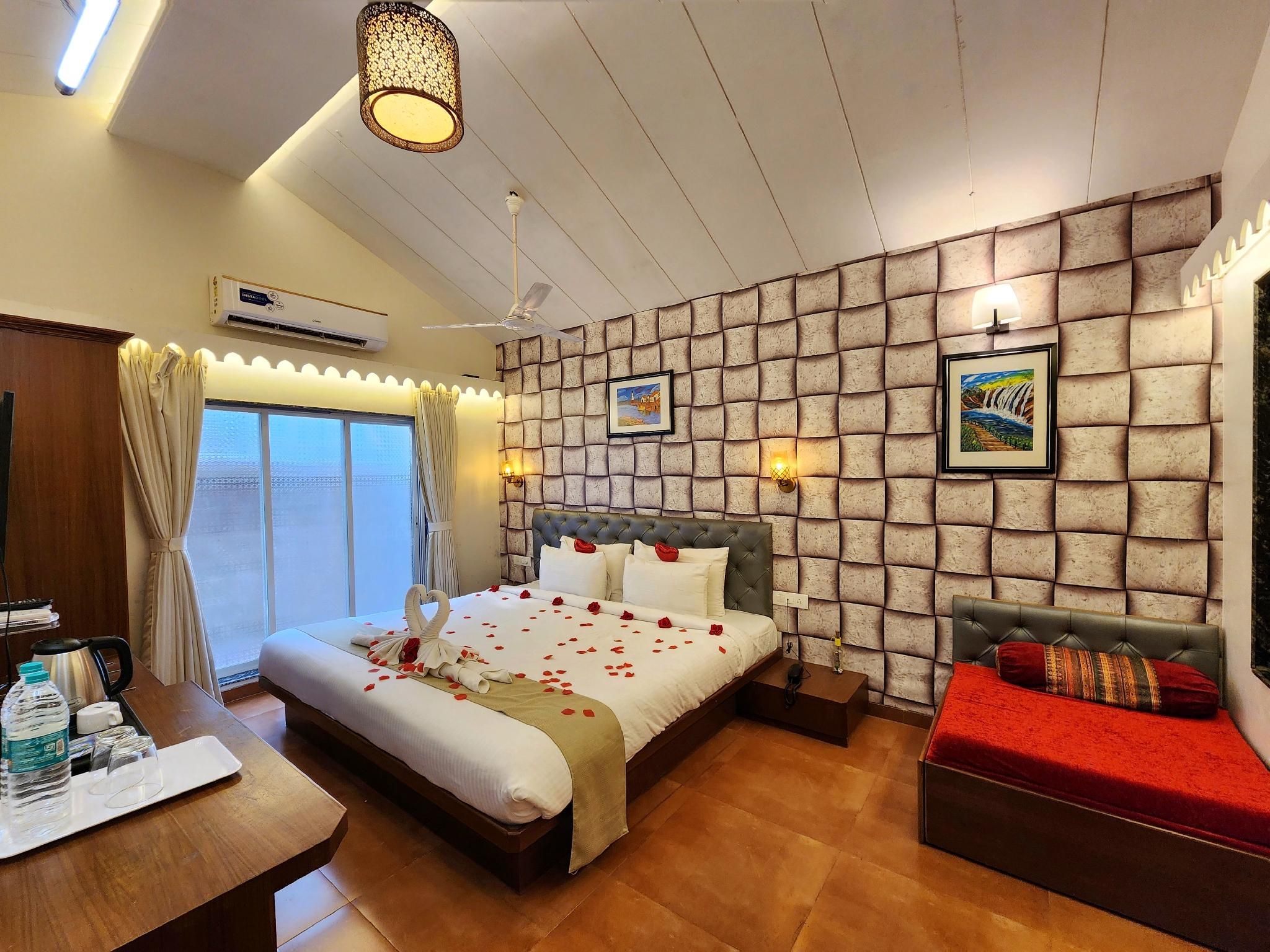 Honeymoon Suite with Plunge Pool